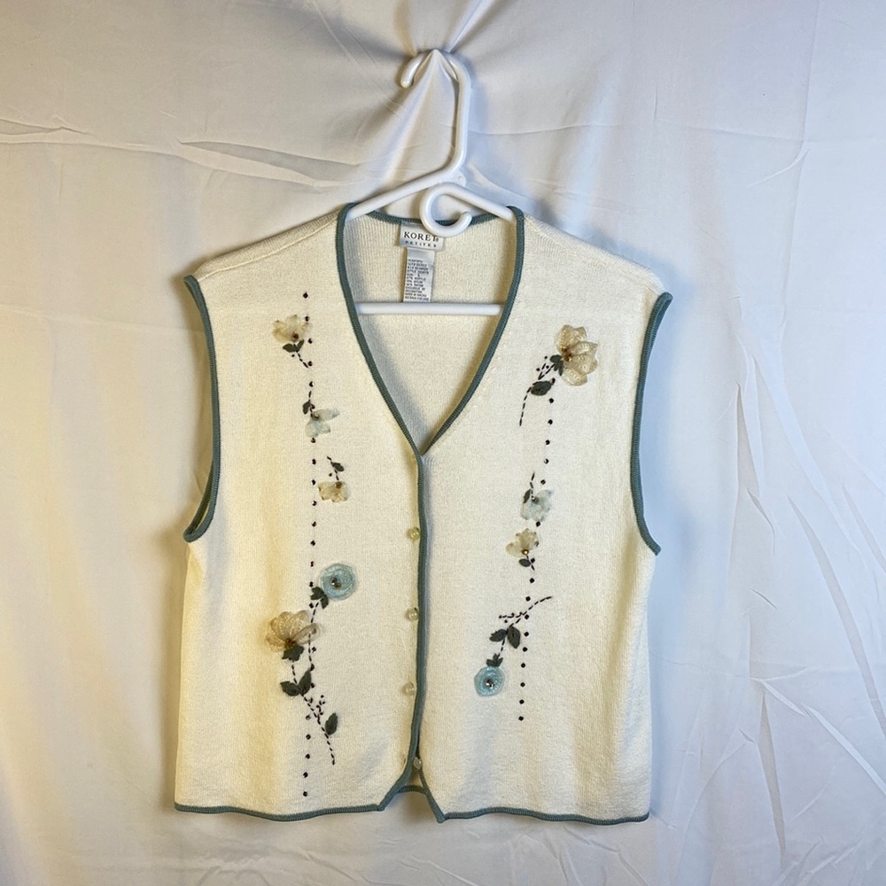 Vintage Koret Petites White and Blue Floral Embroidery Sweater and Blouse Set